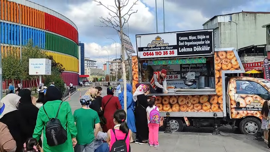 Hayır Lokması ve Lokmacı Hizmeti: İstanbul'un Tatlı Paylaşım Geleneği