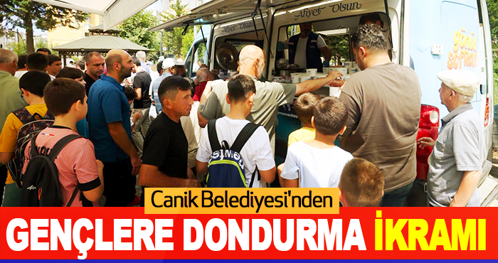 Canik Belediyesi'nden Gençlere Dondurma İkramı